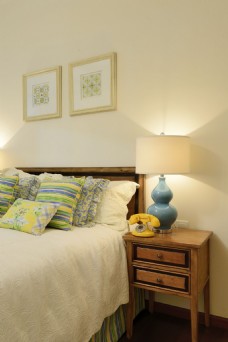 现代小清新卧室大床床头灯设计图