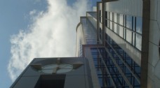 视频模板大楼外墙上的大钟快速流动的云高清实拍